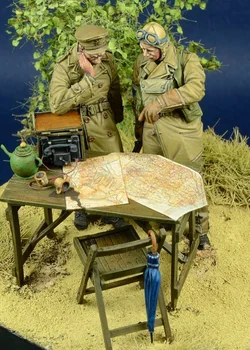  1/35 Rozsahu Die-cast Živice Dvoch Vojakov Z druhej Svetovej Vojny (vrátane Tabuľky) Živice Model Šedý Model Nevyfarbené