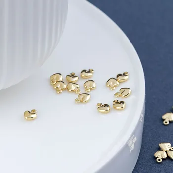  Vákuové pokovovanie gold brass mini Srdcia roztomilá plávajúce prívesok malý zobrazili kľúčové tlačidlá na výrobu šperkov a doplnkov 5,5 mm 20pcs