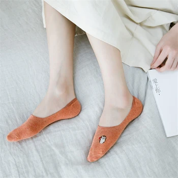  2020 Jar Leto Ženy Ponožky Farbou Cartoon Výšivky Módne Wild Plytké Úst Neviditeľné Ponožky Felmen Črievičku Ponožky