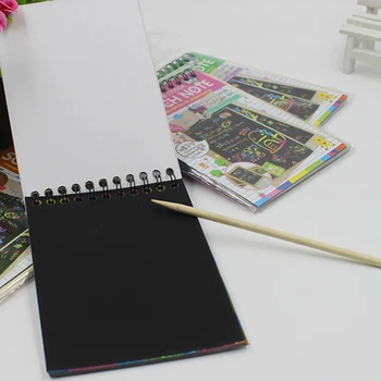  Deti Non-Jedovaté Rainbow Farebné Poškriabaniu Art Kit Magic Kreslenie, Maľovanie Na Papier Notebook Darček Školy Kancelárske Potreby