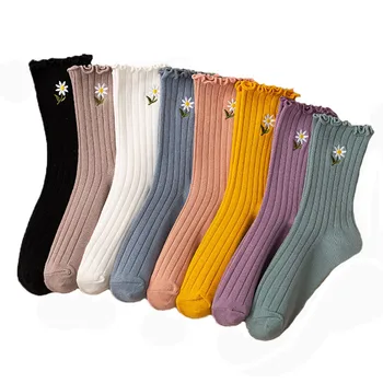  Ženy Bavlnené Ponožky 2021 Nová Stredná Trubka Módne Farbou Vysokej Kvality Roztomilý Priedušná Bežné Lady Ponožky Kvetinové Výšivky