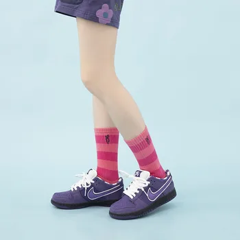  Prúžok mrkva obojstranné výšivky série pohyb vzduchu v pánskej a dámskej módy ulice ponožky