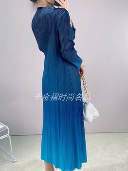  2021 Nové Jeseň Miyak skladaný žena šaty Módneho Dizajnu Stand-up golier Gradient Voľné Plus Veľkosť Žena A-line Šaty Tide