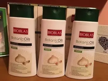  VAŠE VYSOKO ÚČINNÝ ŠAMPÓN PROTI vypadávaniu VLASOV Bioblas šampón Botanická Oleje 360 Ml Cesnak Ozlu