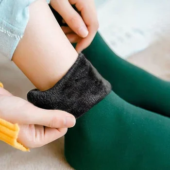  1 pairWomen Zimné Teplé Ponožky Zahustiť Tepelnej Nylon Cashmere jednofarebné Ponožky Mäkký Sneh Velvet Topánky Poschodí Spánku Čierne Ponožky